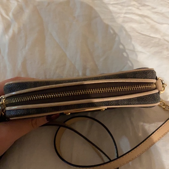 Michael Kors crossbody - Picture 4 of 7